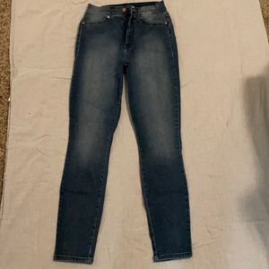 Fashion nova high waisted skinny jeans! Size 7 :)